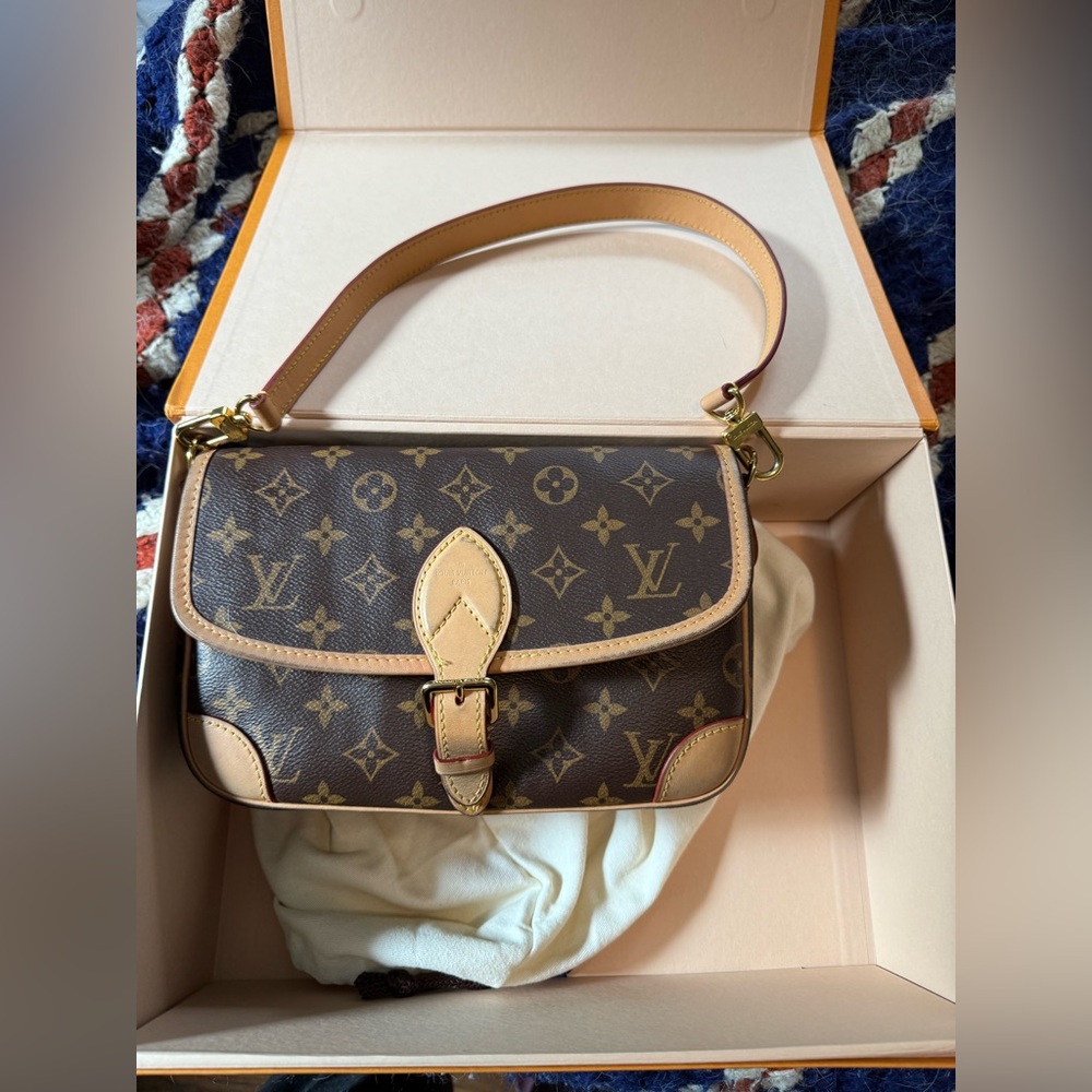 LOUIS VUITTON Monogram Diane (read description) - Picture 5 of 17